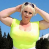 Heisse Bifotze mit geilen Naturtitten - Sexangebot Webcamsex